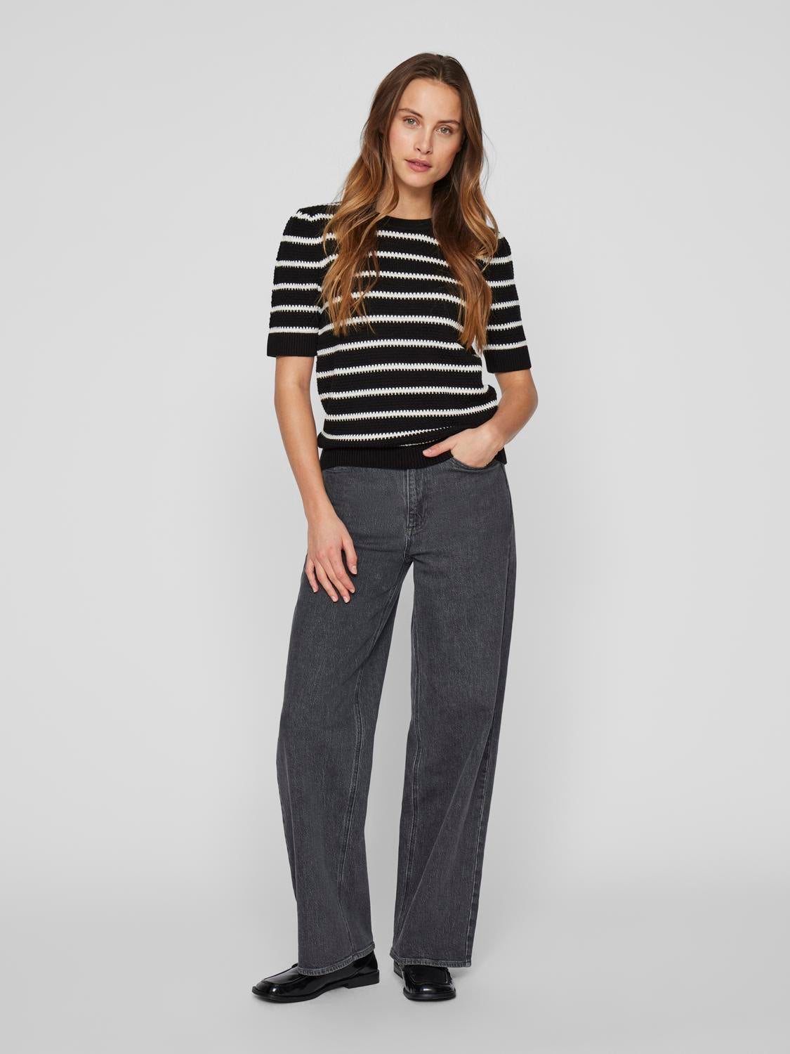 model_shot-front_full